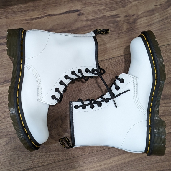 Dr. Martens 1460 white smooth leather 8 eye lace up boots new - Picture 3 of 9